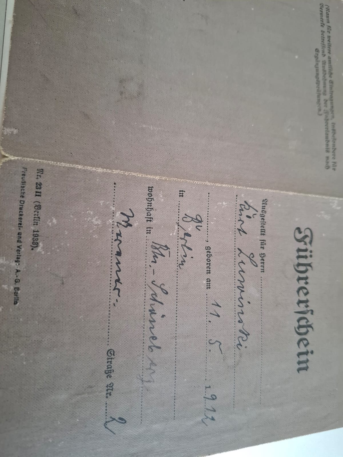The cover page of Kurt Luwinski's German driving licence of 1934, printed in Fraktur and completed by hand