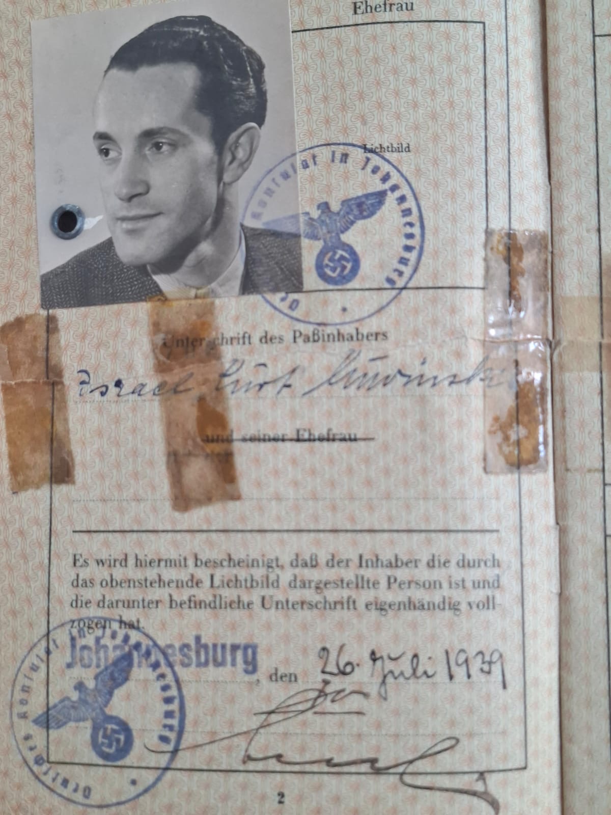 The signature page of Kurt Luwinski's 1939 passport, signed Israel Kurt Luwinski, stamped by the German Consulate in Johannesburg